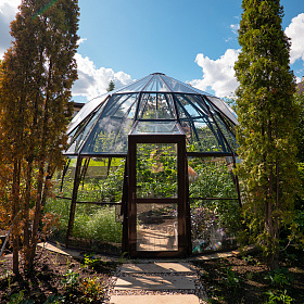 Стеклянные теплицы для современных усадеб